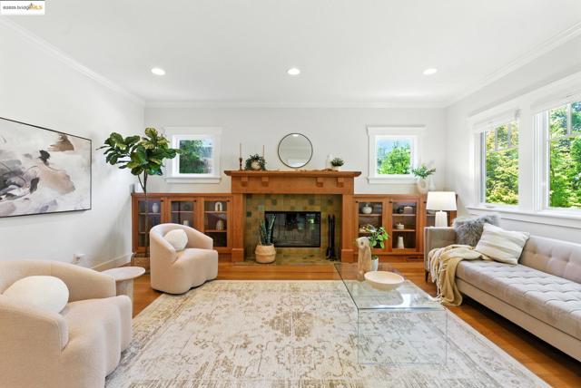 1020 Channing Ave, Palo Alto CA: https://media.crmls.org/mediaz/95e1574d-b62d-433a-b073-e8889b85ece1.jpg