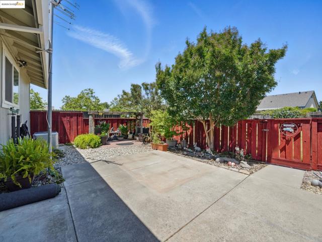 177 Bryce Way, Vacaville CA: https://media.crmls.org/mediaz/95e287c0-7843-4a18-aa21-8971636d390a.jpg