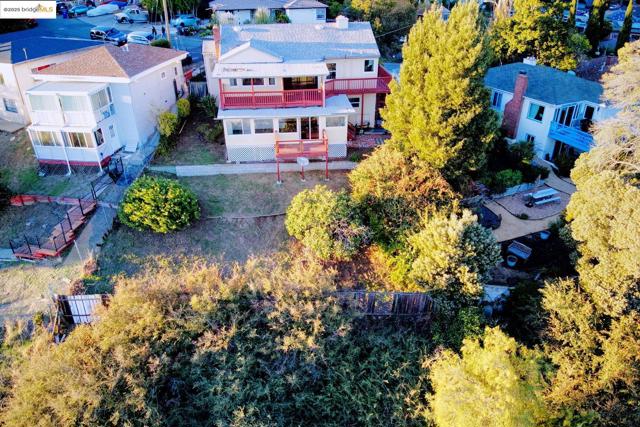 6933 Simson Street, Oakland CA: https://media.crmls.org/mediaz/95e29702-fb5d-460e-9267-2425b1b058d8.jpg