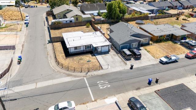 716 Williams Dr, Richmond CA: https://media.crmls.org/mediaz/95e32a74-8bc1-4755-a248-8ea8b7067e9b.jpg
