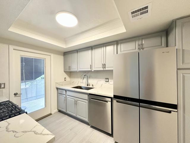 400 N Sunrise Way, Palm Springs CA: https://media.crmls.org/mediaz/95e36a7a-1d8a-4d42-bee5-24827f55b8df.jpg