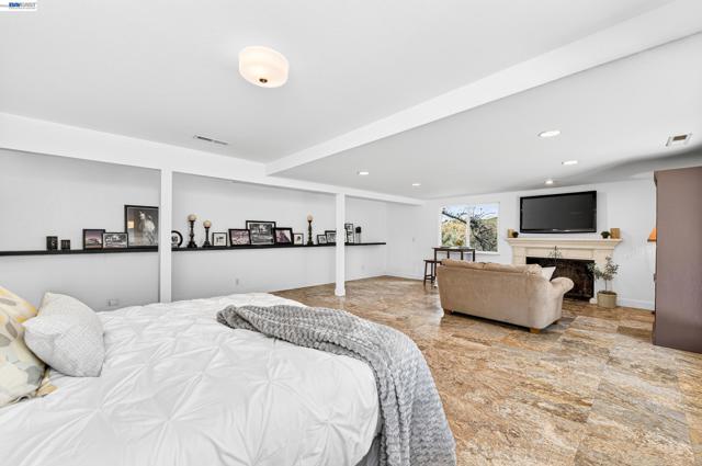 10700 Foothill Rd, Sunol CA: https://media.crmls.org/mediaz/95e37630-9948-4ba0-89ec-9b4677822d0b.jpg