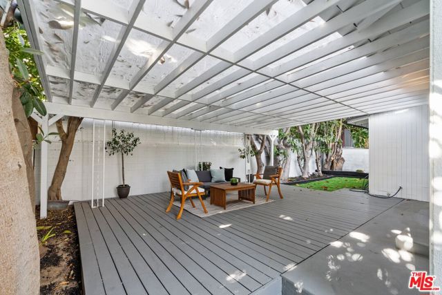 5413 Halbrent Avenue, Sherman Oaks CA: https://media.crmls.org/mediaz/95e3f27e-3441-4539-917b-71b17322fec3.jpg