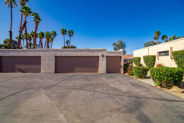 628 Hospitality Drive, Rancho Mirage CA: https://media.crmls.org/mediaz/95e3f2f1-6584-47cb-8afa-adfcc70bfaad.jpg