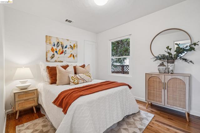 Image 14 of 45 For 1009 Everett