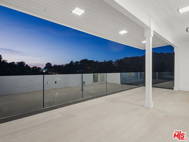 8041 Bulwer Drive, Los Angeles CA: https://media.crmls.org/mediaz/95e4da36-375d-4af0-a70a-063fd0144036.jpg