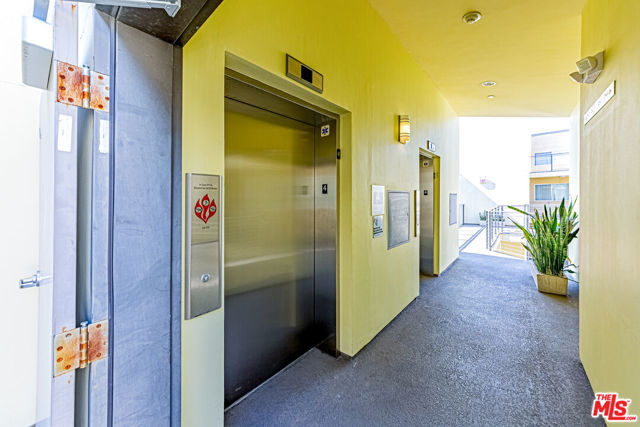 600 S Ridgeley Drive, Los Angeles CA: https://media.crmls.org/mediaz/95e505b0-5f76-4a41-829e-94900ae3d507.jpg