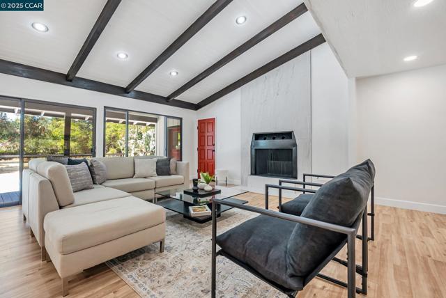 1821 S Main St, Walnut Creek CA: https://media.crmls.org/mediaz/95e517a0-f489-438d-804a-248e69fb93ec.jpg