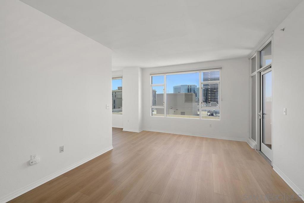 MLS #250027318SD img 8