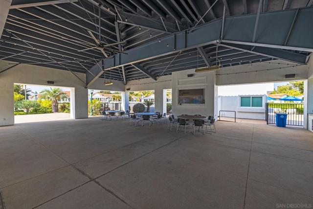 4676 Barcelona Way, Oceanside CA: https://media.crmls.org/mediaz/95e53a85-ec35-4547-a190-491328f56e04.jpg