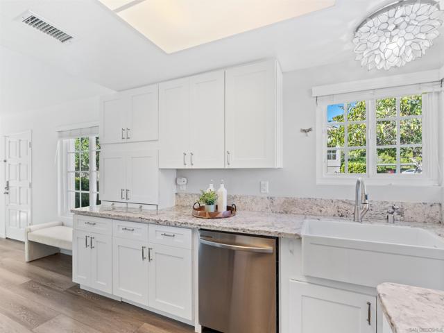 Image 4 of 43 For 2835 Hillsboro Ct