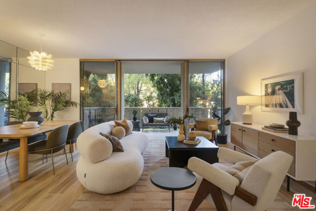 4455 Los Feliz Boulevard, 204
