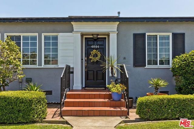 4844 W 94th Street, Inglewood CA: https://media.crmls.org/mediaz/95e5d0af-9d59-4380-8c3c-82376ef73662.jpg