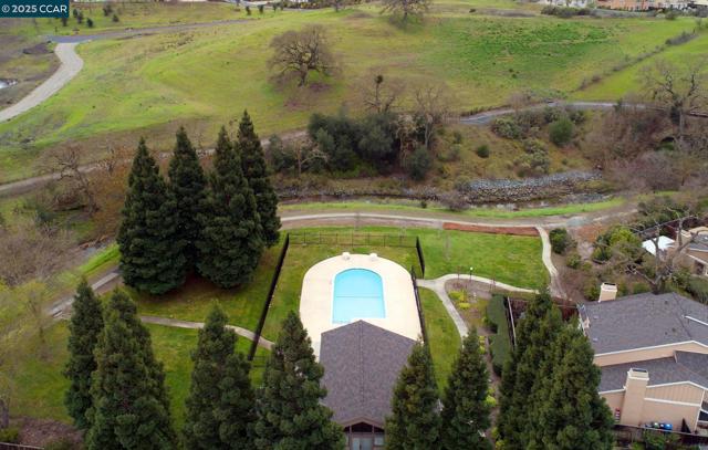 2120 Shady Creek Pl, Danville CA: https://media.crmls.org/mediaz/95e62ae0-90e7-4ec0-8a91-6f2cc920bc9d.jpg
