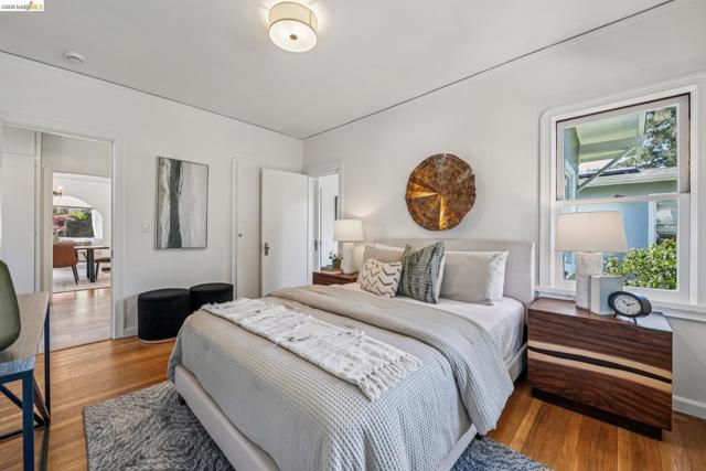 21 Portsmouth Road, Piedmont CA: https://media.crmls.org/mediaz/95e63c5d-2742-43c3-81c6-4e38e14d9860.jpg