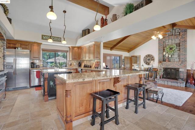 2960 Almondwood Pl, Oakley CA: https://media.crmls.org/mediaz/95e77b83-14ce-4832-bf60-2d9bf358705a.jpg