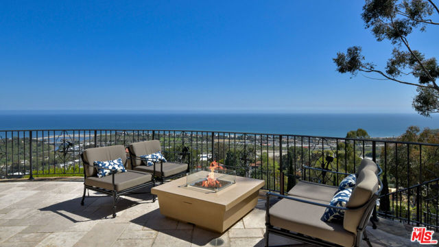 23806 Malibu Crest Drive, Malibu CA: https://media.crmls.org/mediaz/95e7a34f-c966-43ae-a048-919955b78b89.jpg