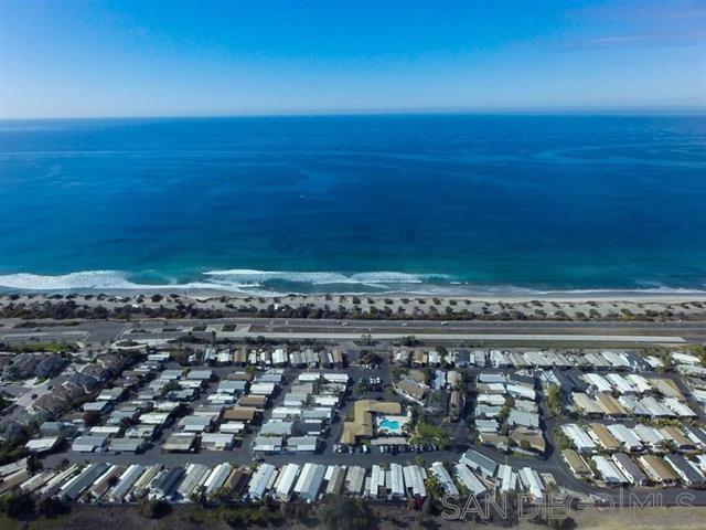https://media.crmls.org/mediaz/95e7e3c2-ab1d-4e2d-80fe-db28bfdc9cca.jpg?preset=X-Large