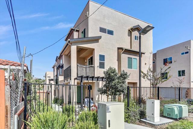 Detail Gallery Image 22 of 30 For 402 Creekside Cir, San Diego,  CA 92114 - 3 Beds | 3 Baths