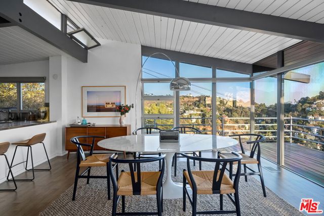 2690 Hollyridge Drive, Los Angeles CA: https://media.crmls.org/mediaz/95e87819-c4b0-4b2f-8eae-1c18da52af87.jpg
