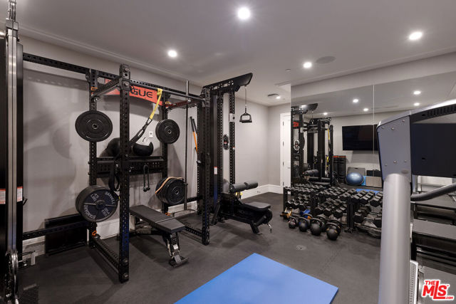 1628 Georgina Avenue, Santa Monica CA: https://media.crmls.org/mediaz/95e916a2-e99e-459a-9598-ff58c164704c.jpg