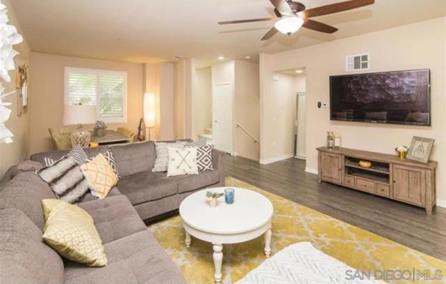4537 Rainier, San Diego CA: https://media.crmls.org/mediaz/95e957e2-6bc9-418a-96b1-e80924a22efa.jpg