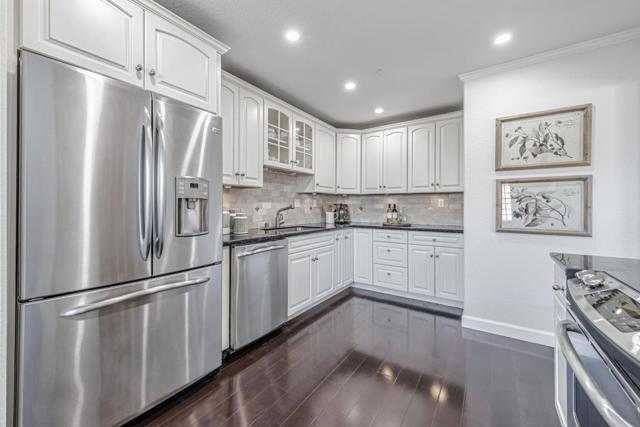 366 Treasure Island Drive, Belmont CA: https://media.crmls.org/mediaz/95e9dbec-9e9d-438b-8a83-29a6c6563e27.jpg