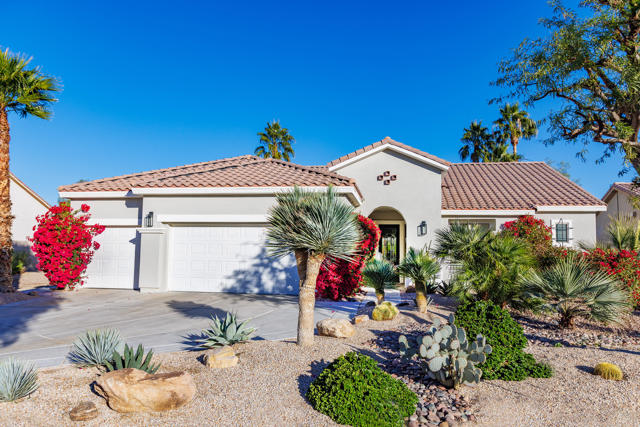 80818 Avenida San Ignacio, Indio CA: https://media.crmls.org/mediaz/95e9ebb0-1e80-4cfd-beb1-20f0a34696b5.jpg