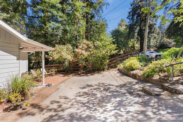 345 Saint Francis Drive, Boulder Creek CA: https://media.crmls.org/mediaz/95ea03d4-3e0e-4782-9dbd-8c76ed556b3d.jpg