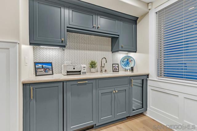 1050 Isabella Ave, Coronado CA: https://media.crmls.org/mediaz/95eadb72-0472-4964-87e8-e157a29a5a19.jpg