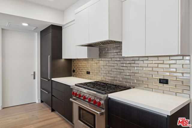 505 S Barrington Avenue, Los Angeles CA: https://media.crmls.org/mediaz/95eb849b-6f4e-41a7-b2d4-ba7a3046ef09.jpg