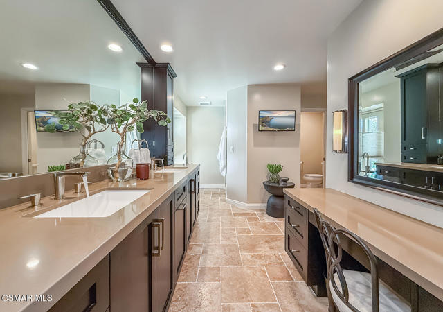 3331 Monte Carlo Drive, Thousand Oaks CA: https://media.crmls.org/mediaz/95eb9639-992a-4766-99d3-4ad58bd7ee9d.jpg