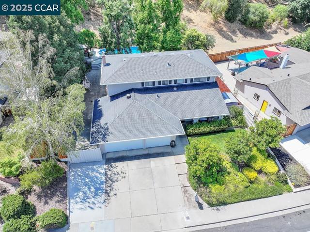 308 Bluerock Drive, Antioch CA: https://media.crmls.org/mediaz/95ebbc20-b887-43bd-a92a-4bfd4ce69dd9.jpg