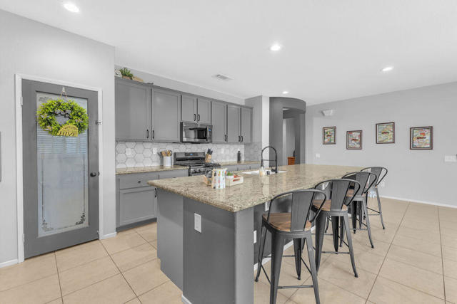 83881 Festivo Court, Indio CA: https://media.crmls.org/mediaz/95ebd478-32b9-443f-bb0f-a7170dbca559.jpg