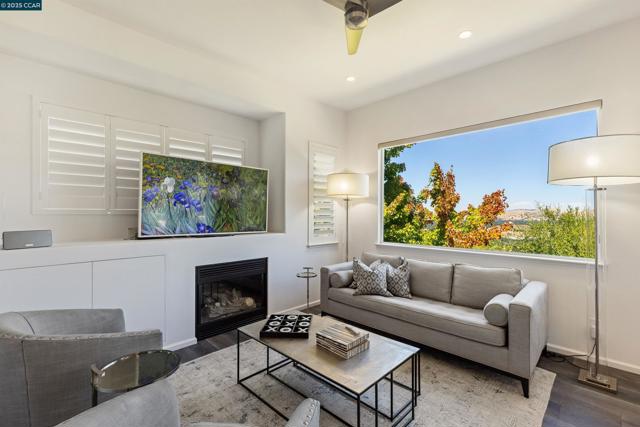 2854 Saklan Indian Dr, Walnut Creek CA: https://media.crmls.org/mediaz/95ebe2f9-745c-4fa4-a264-8b582604fbc7.jpg