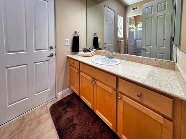 57 Laken Lane, Palm Desert CA: https://media.crmls.org/mediaz/95ec6373-953f-464a-8515-8d86f963d8fd.jpg