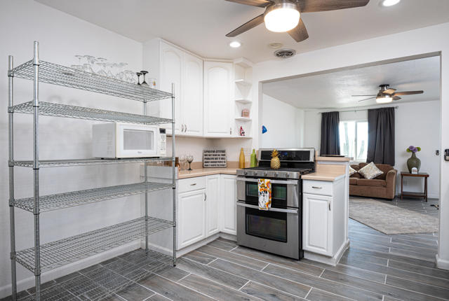 66792 Hacienda Avenue, Desert Hot Springs CA: https://media.crmls.org/mediaz/95ecfb35-36ac-44bb-8a93-0da71a9c9d56.jpg