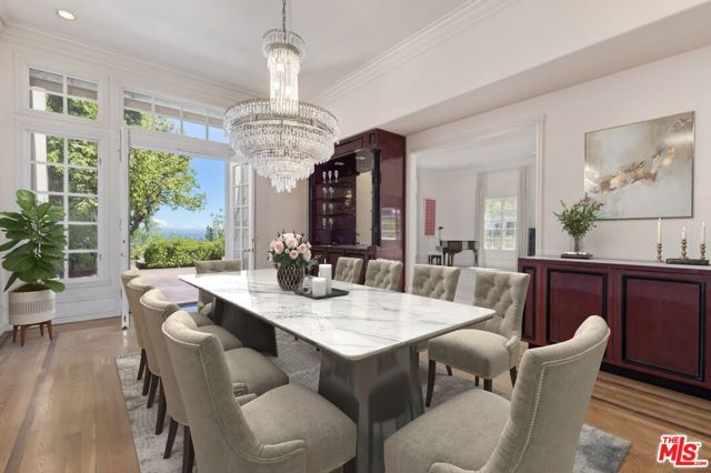 2222 Canyonback Road, Los Angeles CA: https://media.crmls.org/mediaz/95ed36e7-4ee3-41f4-b951-71c876abf282.jpg