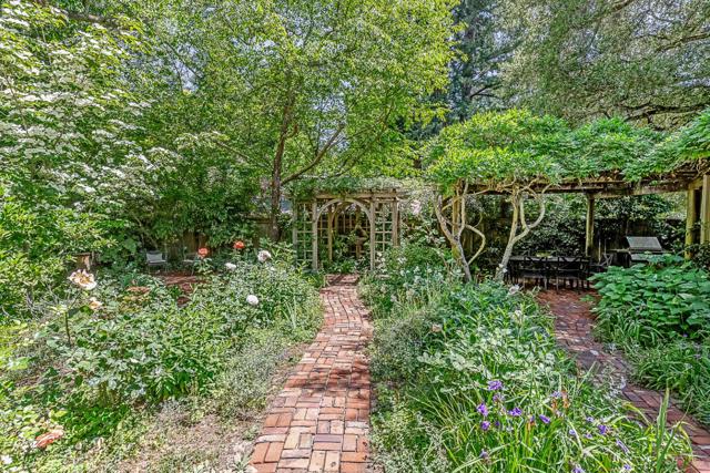 3 Wyndham Drive, Portola Valley CA: https://media.crmls.org/mediaz/95edf5dd-0c17-4a01-804d-2d0d2f92f8ac.jpg