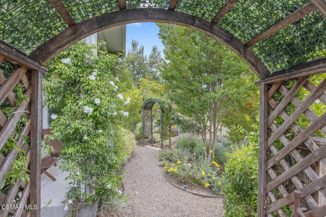 464 W Avenida De Las Flores, Thousand Oaks CA: https://media.crmls.org/mediaz/95ee05fb-ce12-439d-b7d9-a5f8087412d1.jpg