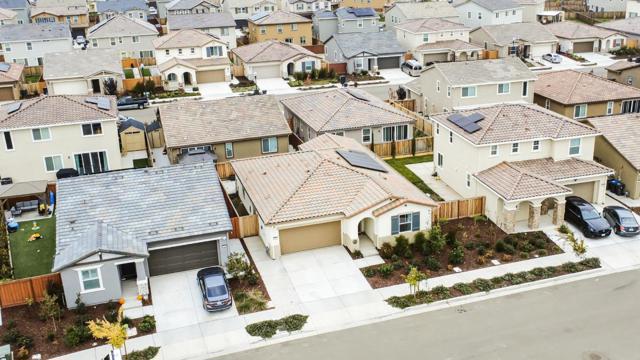 554 Pleasant Drive, Lathrop CA: https://media.crmls.org/mediaz/95ee0841-7ffb-4885-bfd2-a511f1a45381.jpg