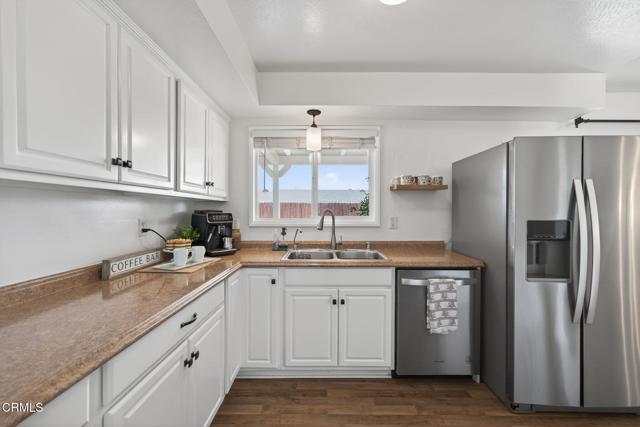 Detail Gallery Image 13 of 49 For 1290 Rugby Ave, Ventura,  CA 93004 - 3 Beds | 2 Baths