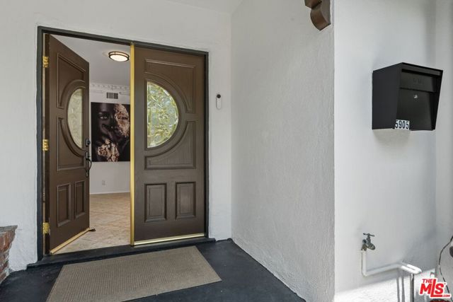5905 S Chariton Avenue, Los Angeles CA: https://media.crmls.org/mediaz/95ee362b-07bf-4081-a91c-84f75764867a.jpg