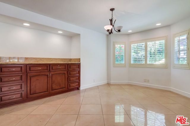 687 Mount Carmel Drive, Claremont CA: https://media.crmls.org/mediaz/95ee41ff-3a68-4f44-b519-b3b98341a0cf.jpg