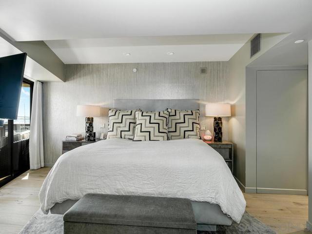 100 Harbor Drive, San Diego CA: https://media.crmls.org/mediaz/95ee4c21-00ce-4292-bbbb-353a7ca8d39d.jpg