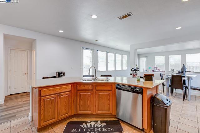 53 Puffin Cir, Oakley CA: https://media.crmls.org/mediaz/95ee4dfb-0ad7-45ba-8c1f-842ae1d68ba2.jpg