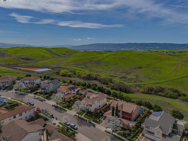 3712 Stonehenge Way, San Ramon CA: https://media.crmls.org/mediaz/95eef820-43cf-4543-bb82-0035eca203b2.jpg