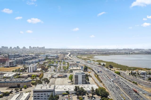 6363 Christie Avenue, Emeryville CA: https://media.crmls.org/mediaz/95efd24c-454e-48f3-9a66-c7932050dcef.jpg