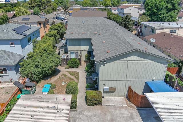 350 Smalley Ave, Hayward CA: https://media.crmls.org/mediaz/95f079fb-9870-4123-982d-606abc987994.jpg