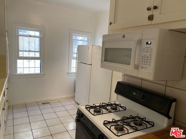 1123 S Citrus Avenue, Los Angeles CA: https://media.crmls.org/mediaz/95f0d2ee-f255-415f-abbd-d7243b54cf6b.jpg